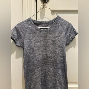 Lululemon Swiftly Tech short Sleeve Shirt 2.0. Size 6